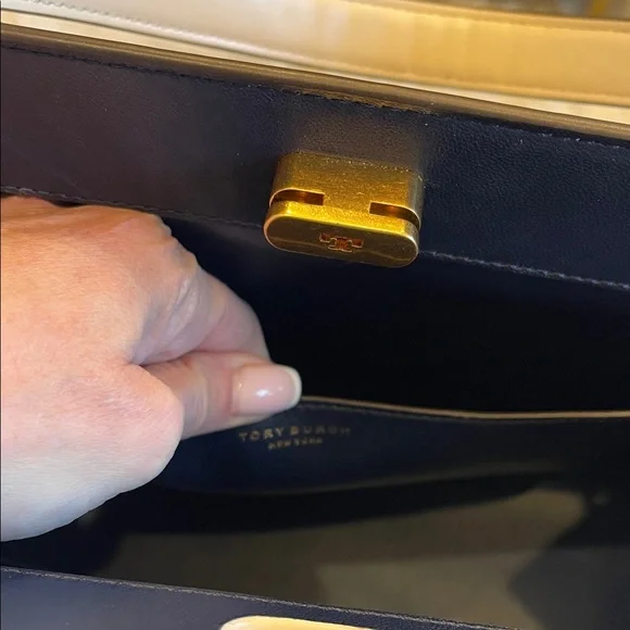 Elegant Tory Burch Lee Radziwill Cream Handbag - Picture 9 of 9